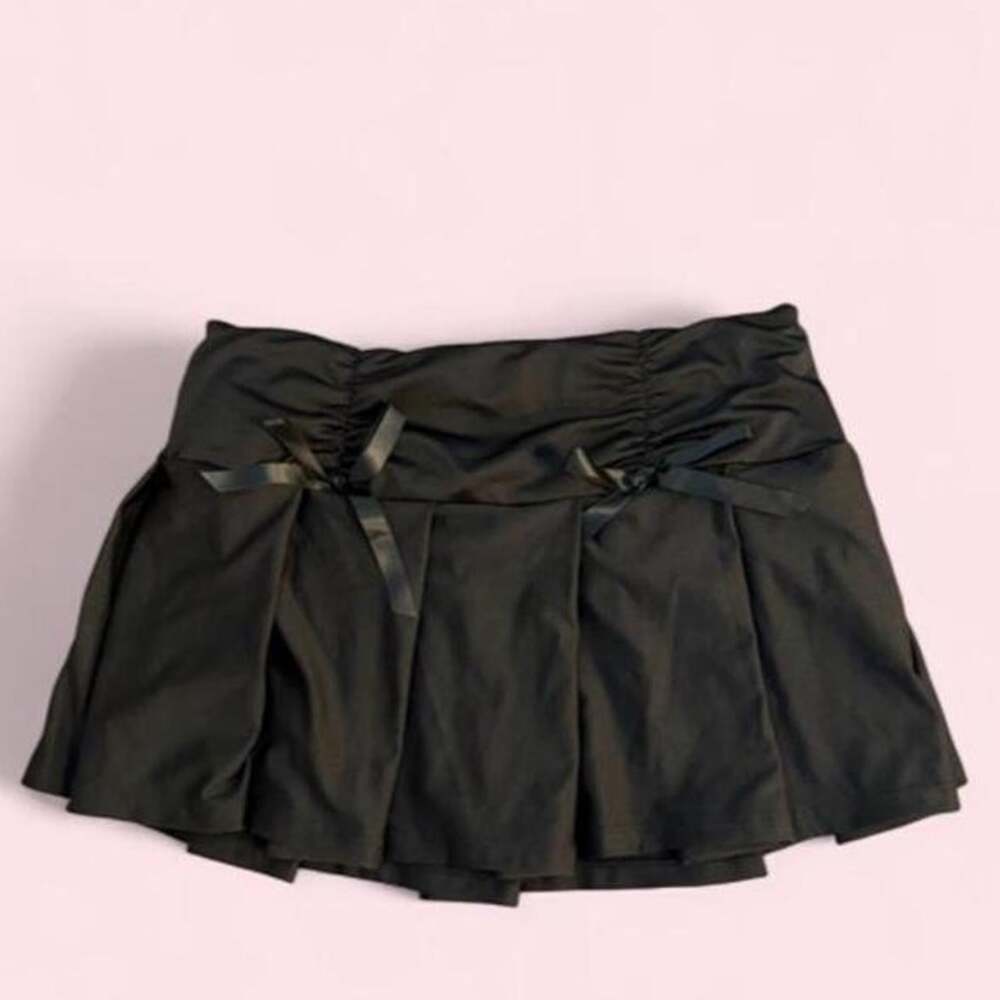 Spencer's Women's Black and Green Skirt